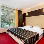 Elpida Hotel
